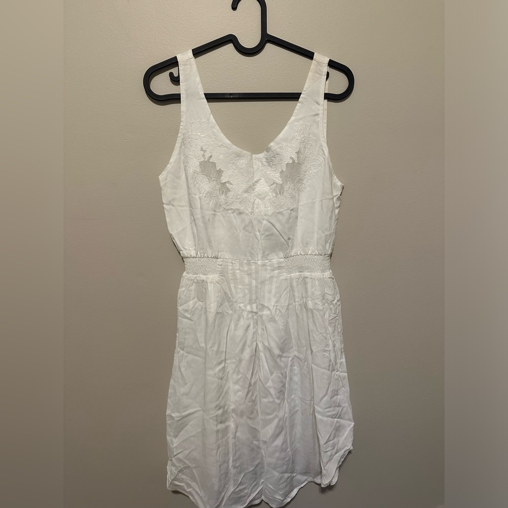 XS white summer dress with beautiful front detail